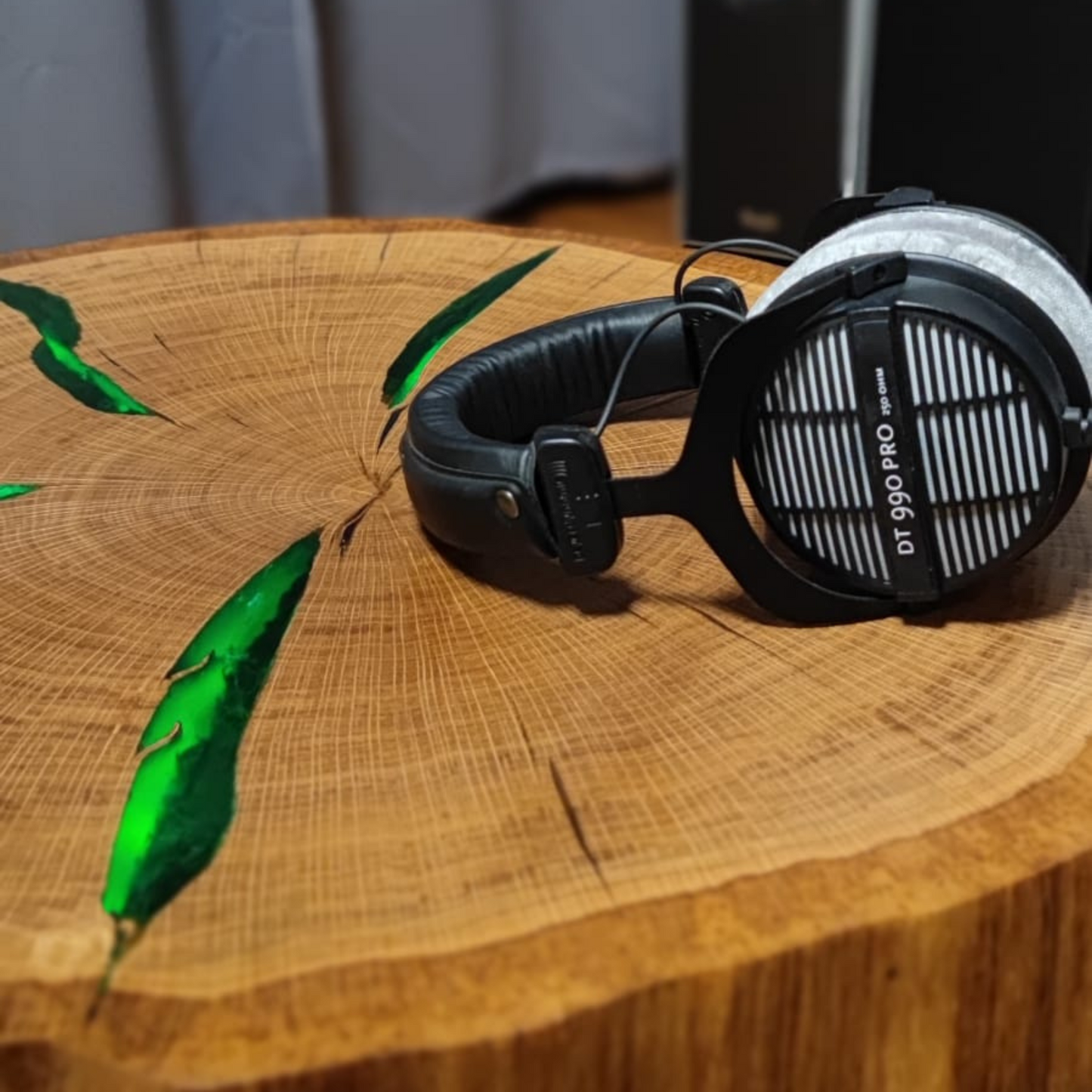 Baumscheiben Tisch mit intergrierter Led Beleuchtung aus Eichenholz