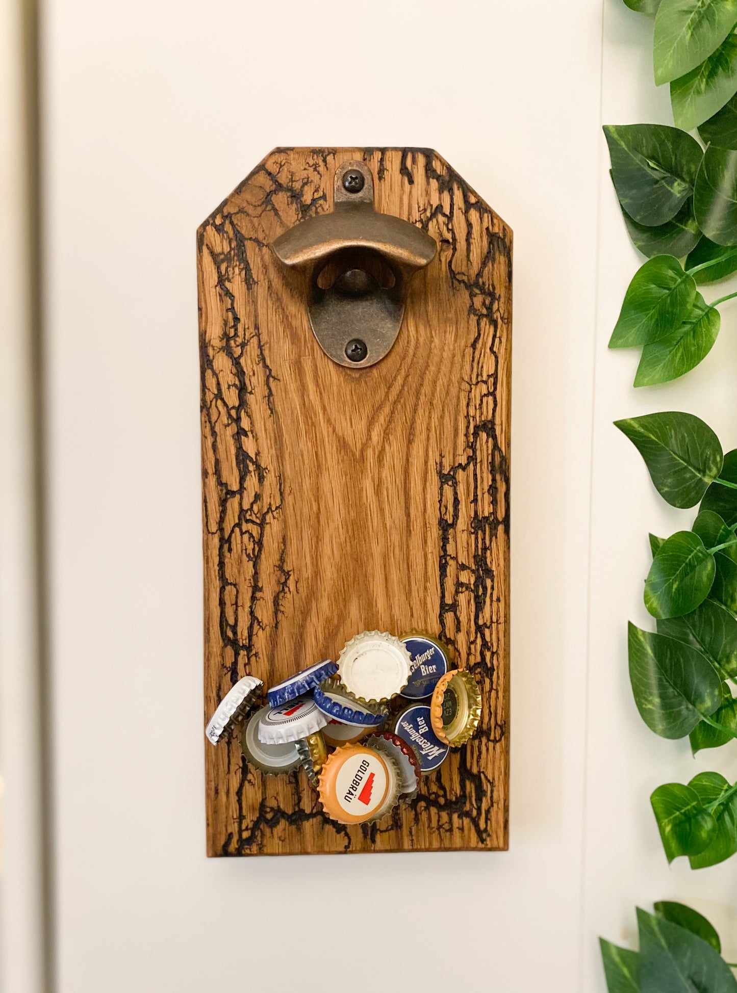 Flaschenöffner für die Wand mit Lichtenberg Figuren Magnetisch