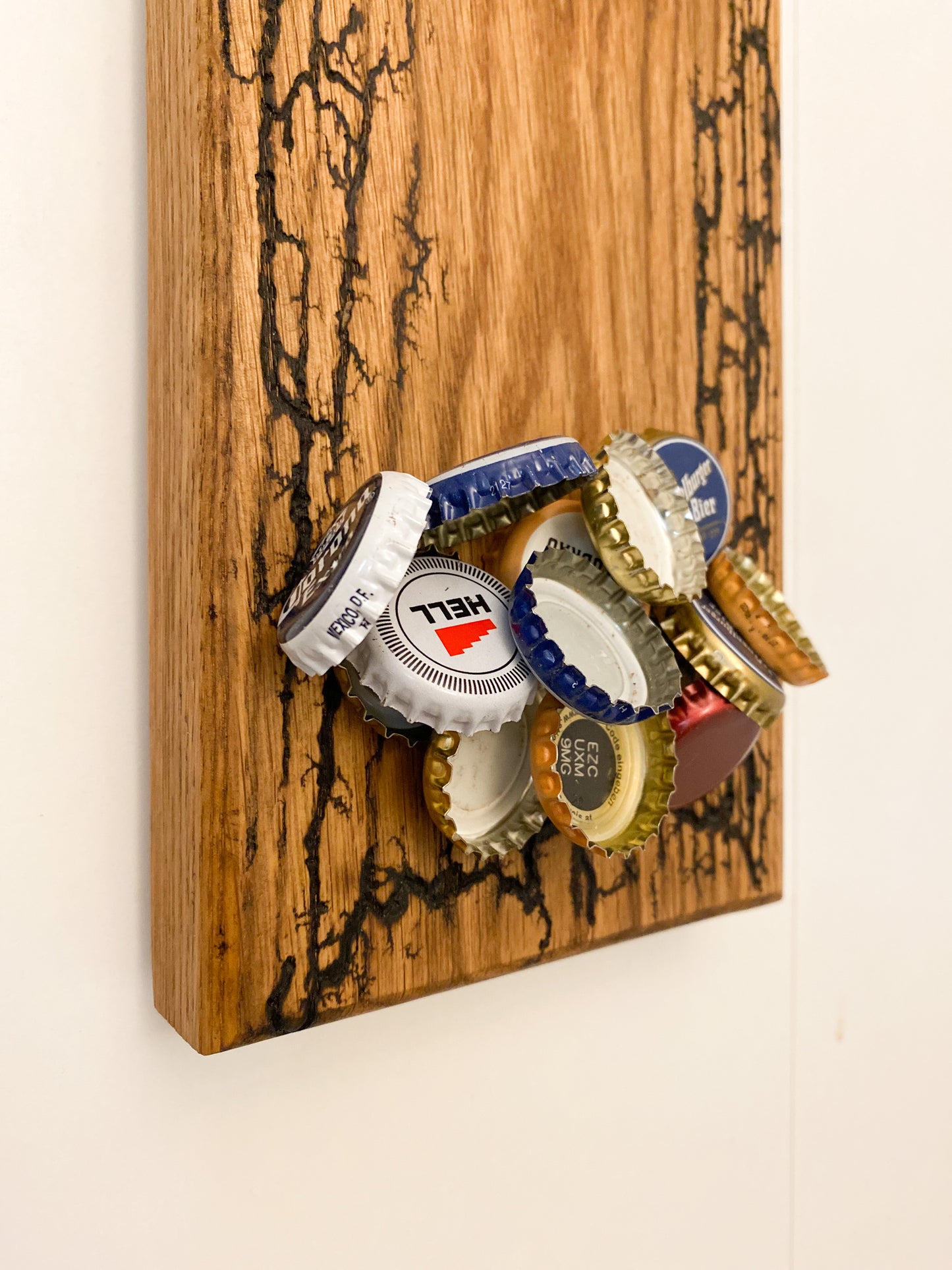 Flaschenöffner für die Wand mit Lichtenberg Figuren Magnetisch