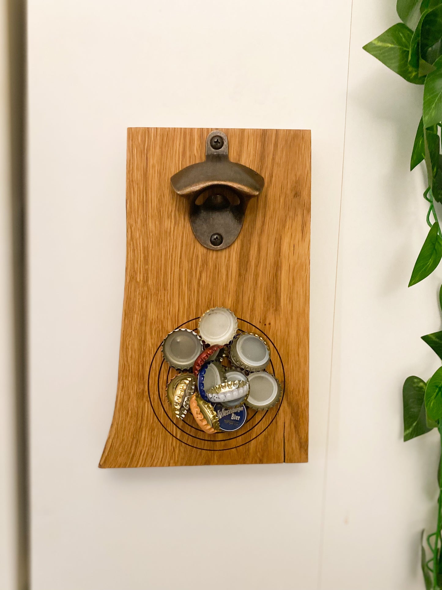 Flaschenöffner aus massiver Eiche für die Wand Magnetisch mit Zielscheibe