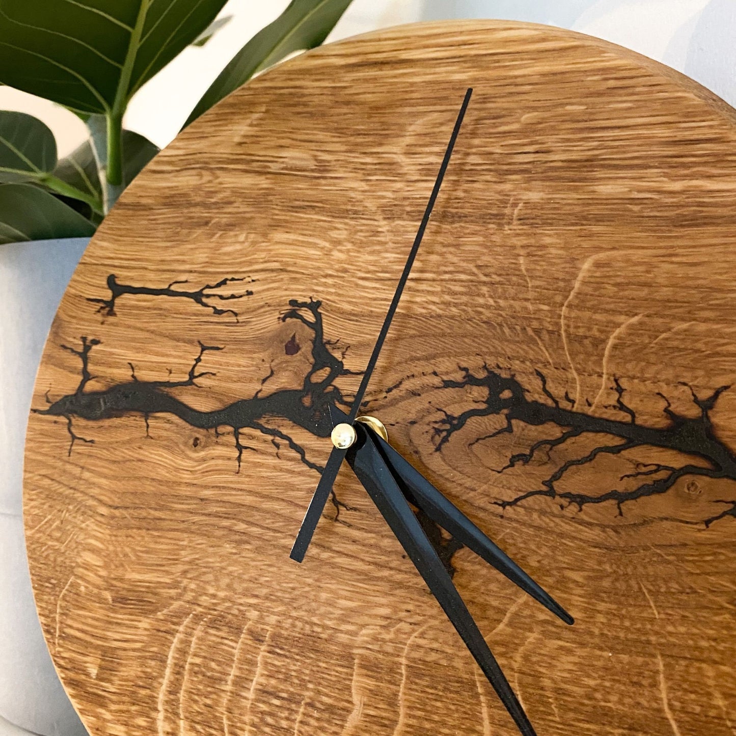 Holzuhr Eiche Lichtenberg Lichtenbergfigur Epoxidharz Woodclock
