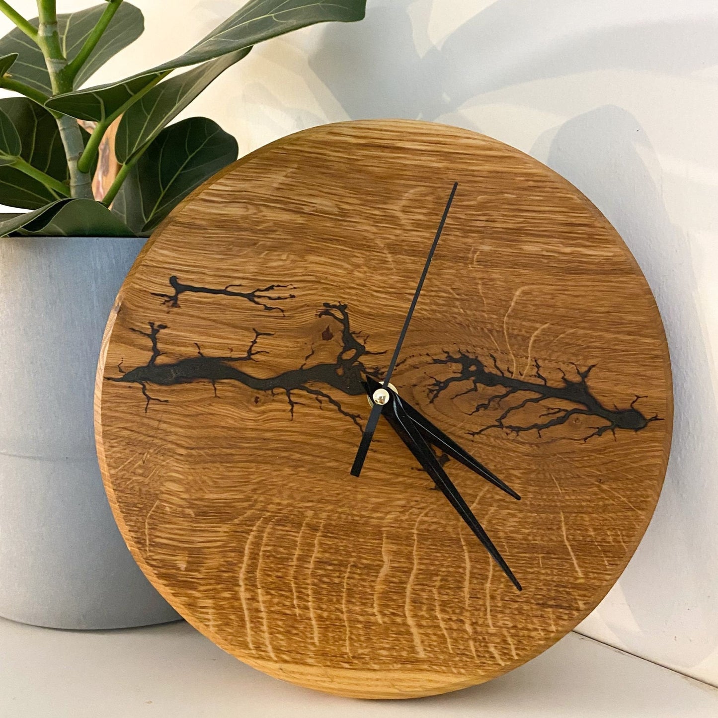 Holzuhr Eiche Lichtenberg Lichtenbergfigur Epoxidharz Woodclock