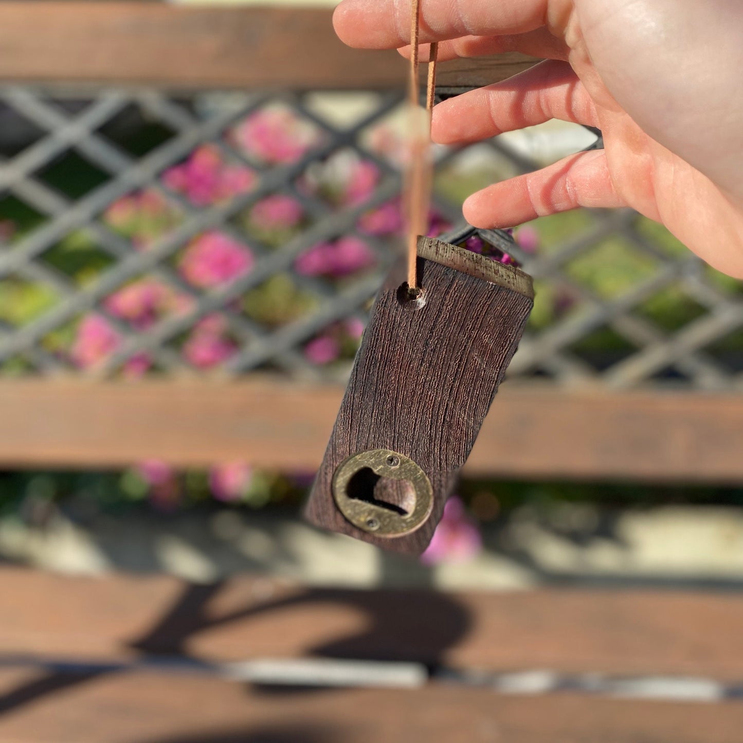 Einzigartiger Flaschenöffner aus Edelholz Wenge mit Lederband
