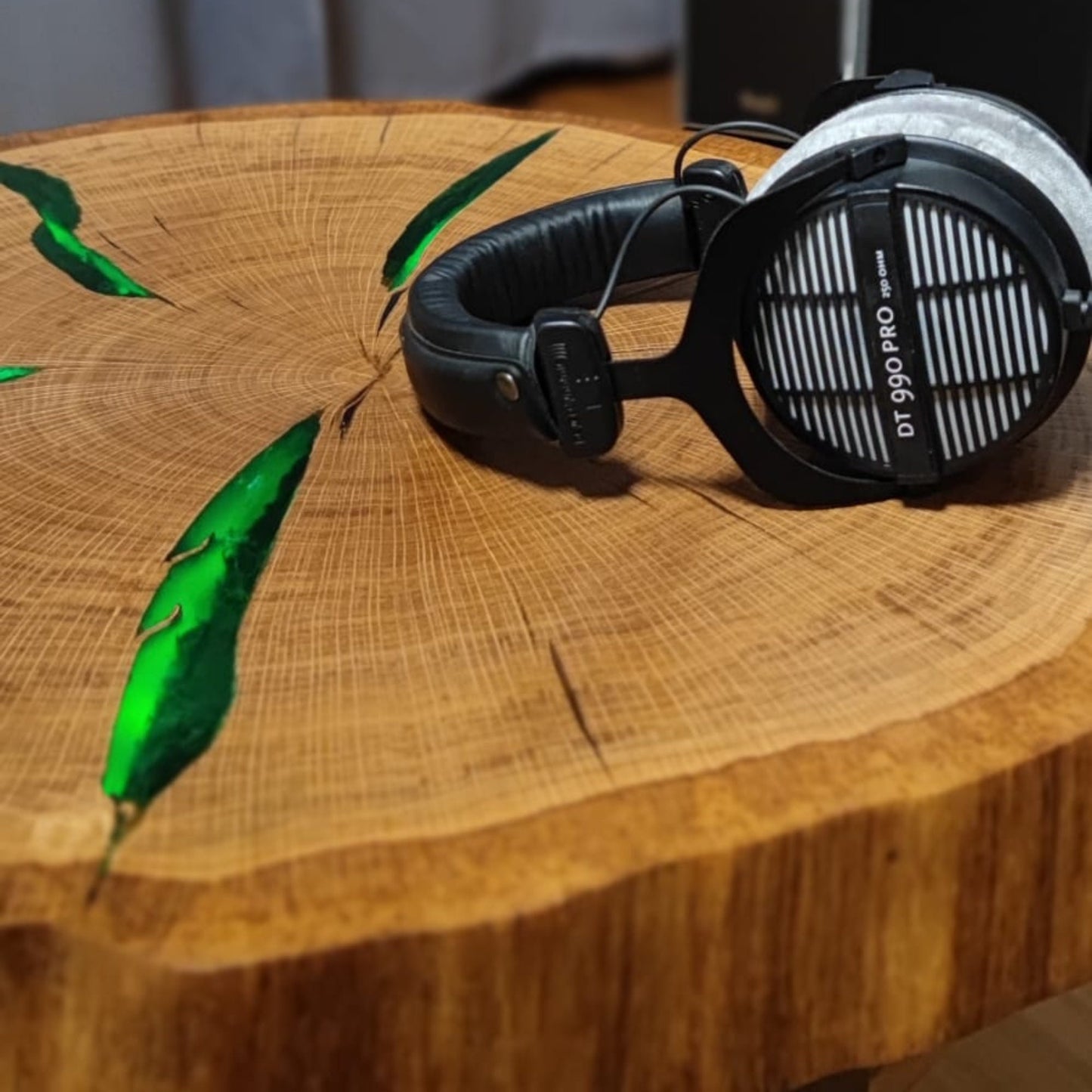 Epoxy Couch Tisch LED Wohnzimmer Beistelltisch Kaffee| Handmade Eichenholz Rund Nachttisch Konsole | Moderner River Epoxytisch Baumscheibe