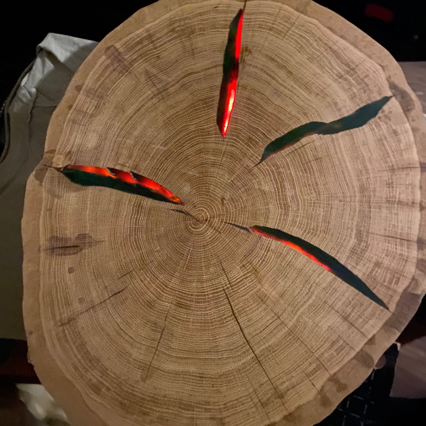 Epoxy Couch Tisch LED Wohnzimmer Beistelltisch Kaffee| Handmade Eichenholz Rund Nachttisch Konsole | Moderner River Epoxytisch Baumscheibe