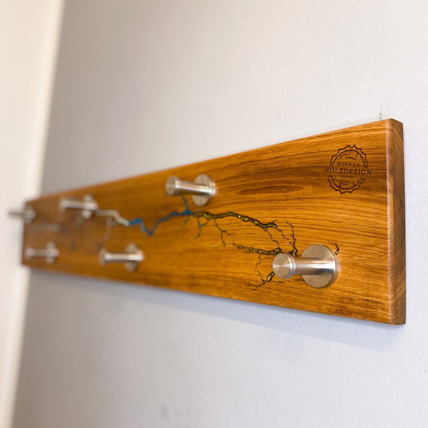 Wandgarderobe aus Eichenholz | Epoxidharz | Lichtenberg Figuren | Wandhaken | Garderobenhaken | Haken | Interior | interieur design