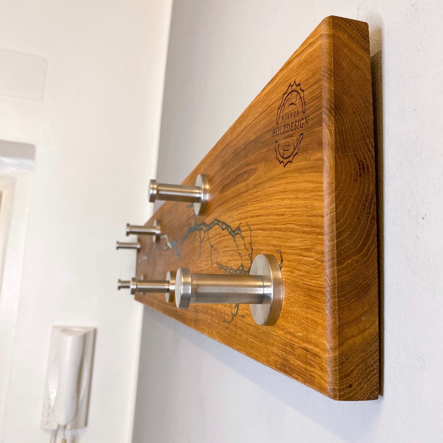 Wandgarderobe aus Eichenholz | Epoxidharz | Lichtenberg Figuren | Wandhaken | Garderobenhaken | Haken | Interior | interieur design