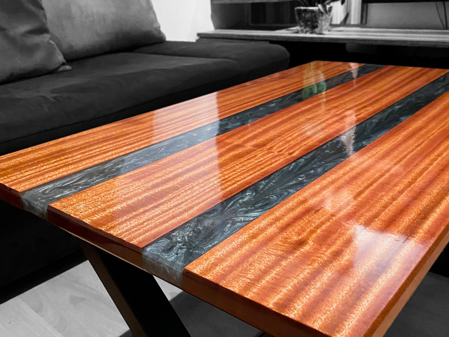 Mahagoni Holz | Epoxidharz Tisch | Rivertable | Epoxy Tisch| Designer Echtholztisch | Handgemachtes Möbelstück | Interior | Wohnzimmertisch