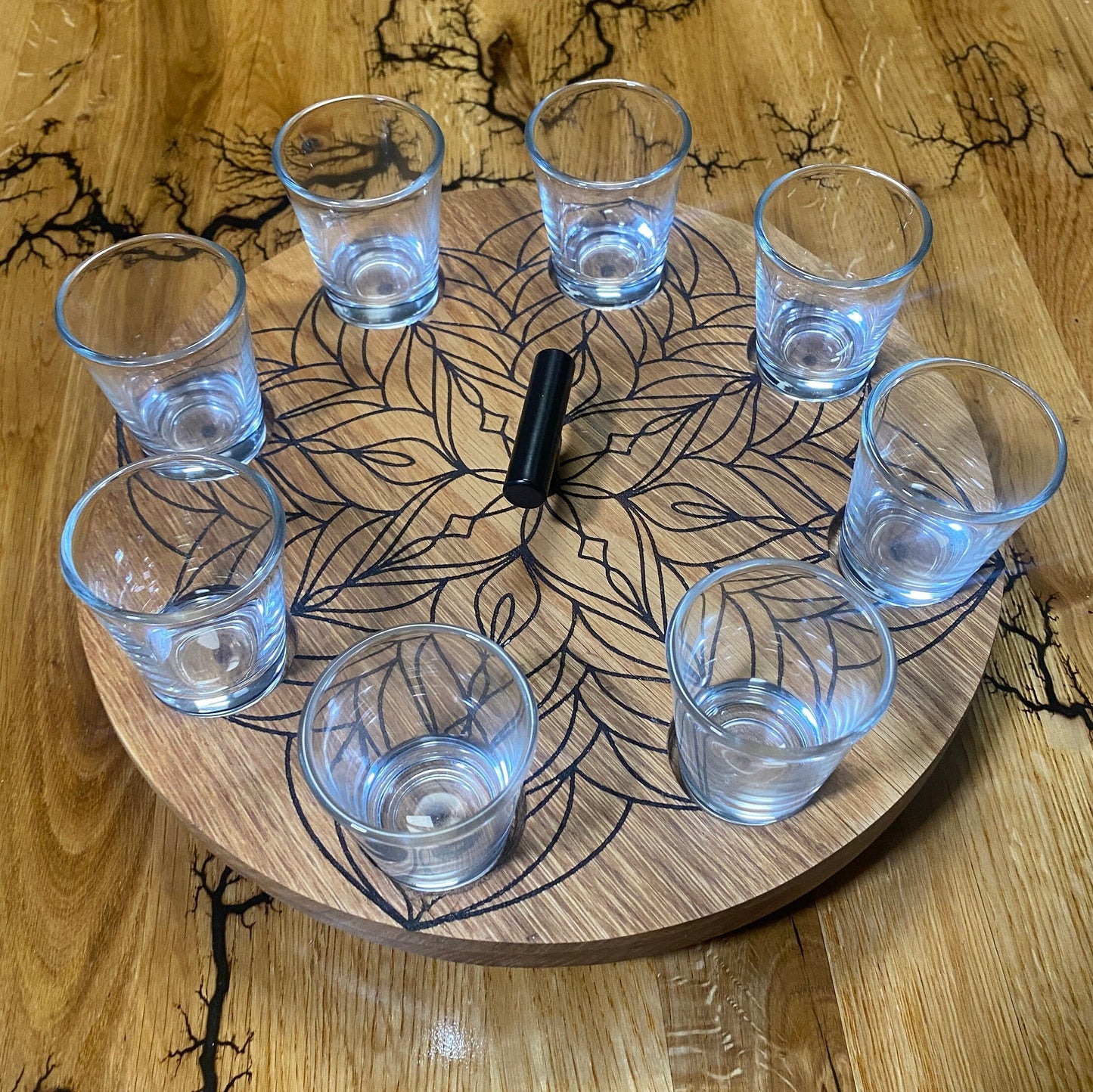 Schnapsglasdrehteller Eiche Holzbrett Shotgläser Mandala Lasergravur | Shotglass Gläser Männergeschenk Trinkspiel Schnapsglas Drehteller