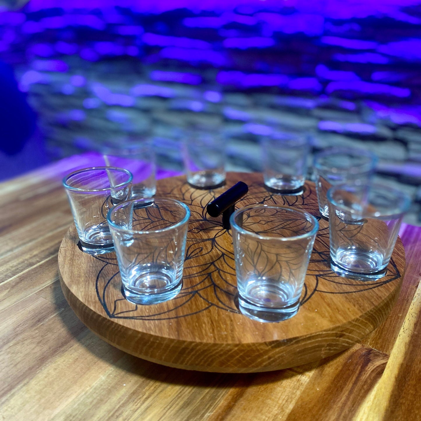 Schnapsglasdrehteller Eiche Holzbrett Shotgläser Mandala Lasergravur | Shotglass Gläser Männergeschenk Trinkspiel Schnapsglas Drehteller