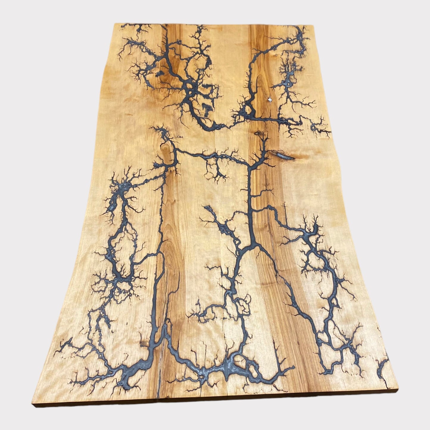 Birkenholztisch Baumkante Lichtenbergfiguren Epoxidharz Handgemacht | Rivertable Wohnzimmer Modern Furniture Couchtisch coffee table