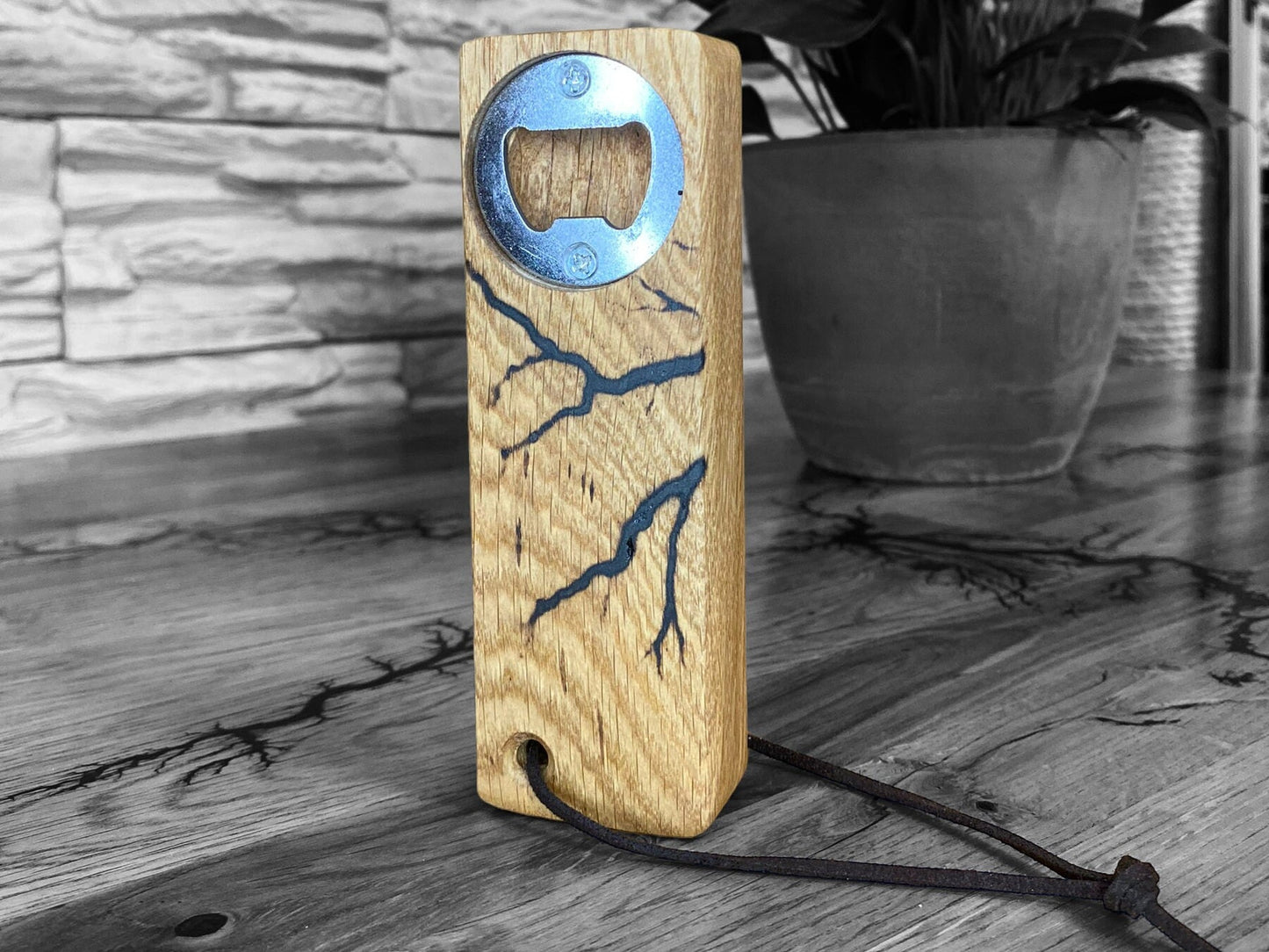 Flaschenöffner Holz Eiche Lichtenbergfiguren Geschenk Edel | Bottleopener Bieröffner Vatertag Männergeschenk