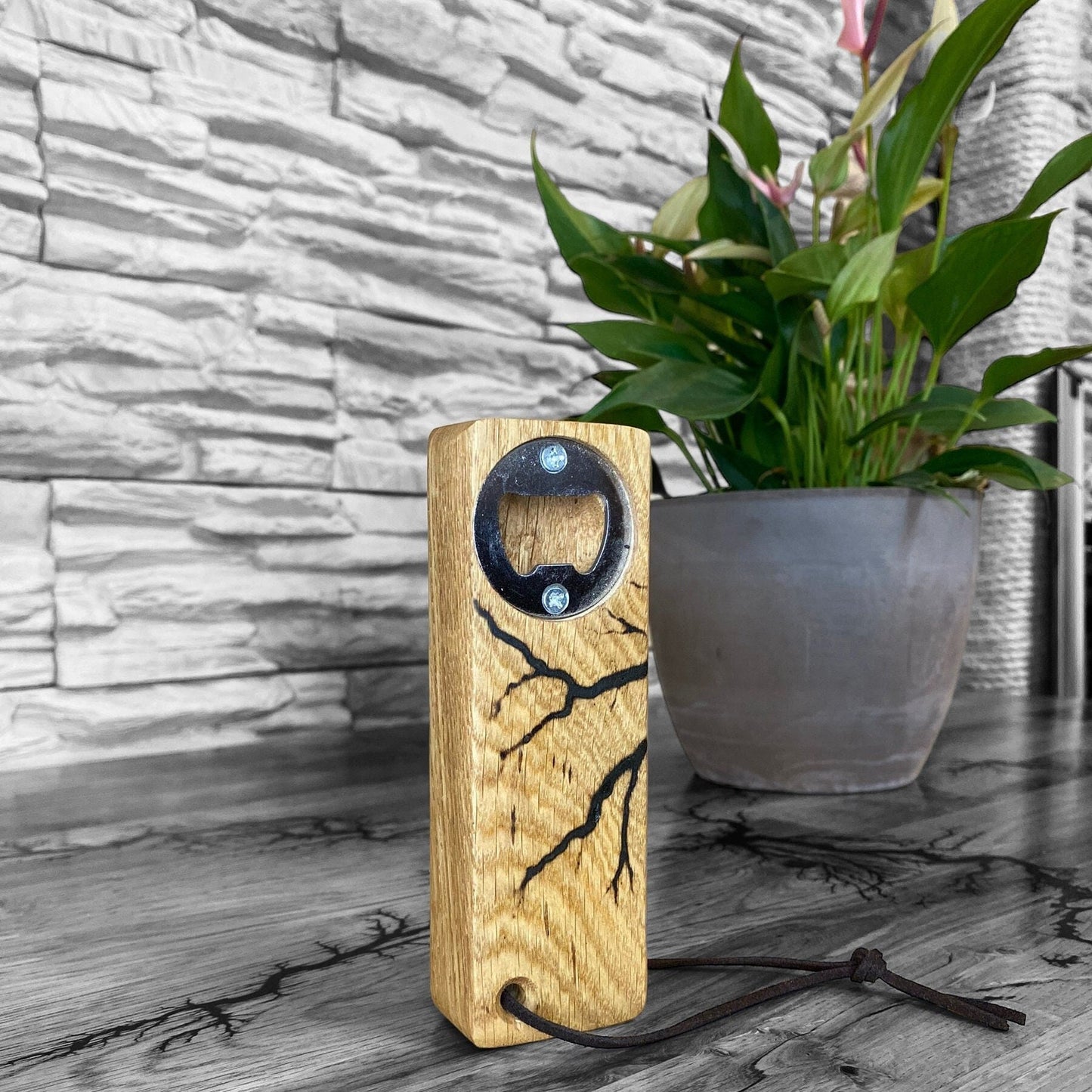 Flaschenöffner Holz Eiche Lichtenbergfiguren Geschenk Edel | Bottleopener Bieröffner Vatertag Männergeschenk