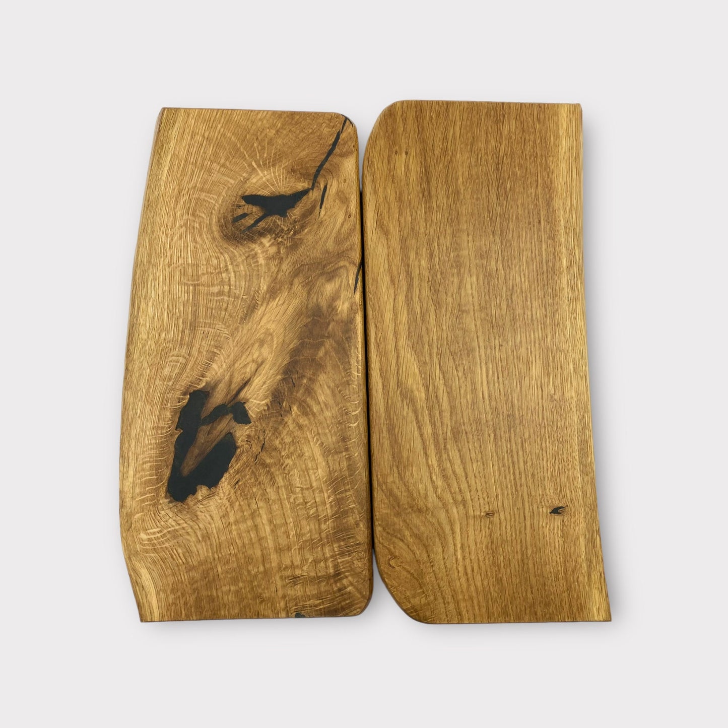 Set aus Zwei Handgefertigten Eichenholz Schneidebrettern – Robust und Stilvoll, Perfekt für Küche und Servieren Massiv Holz