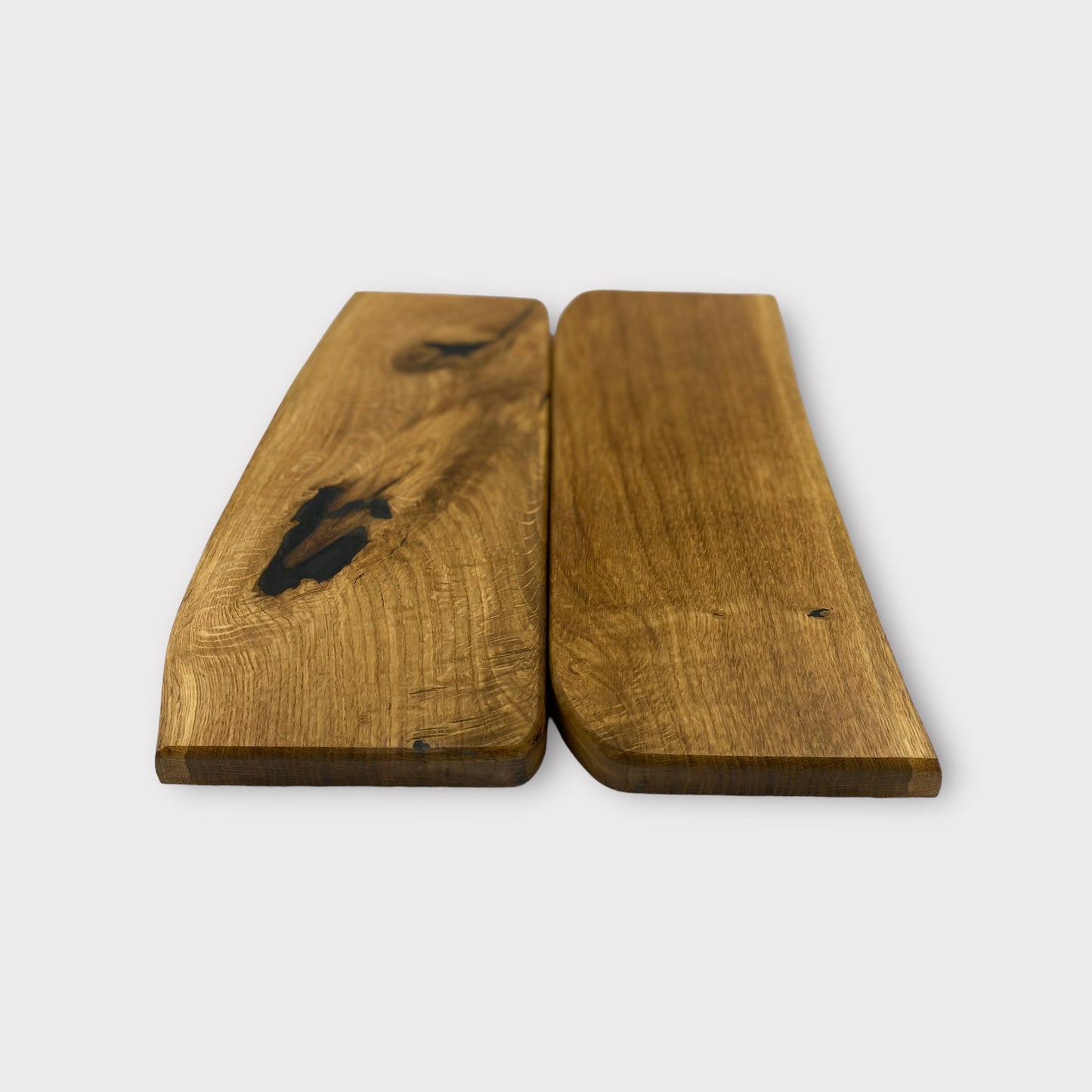 Set aus Zwei Handgefertigten Eichenholz Schneidebrettern – Robust und Stilvoll, Perfekt für Küche und Servieren Massiv Holz