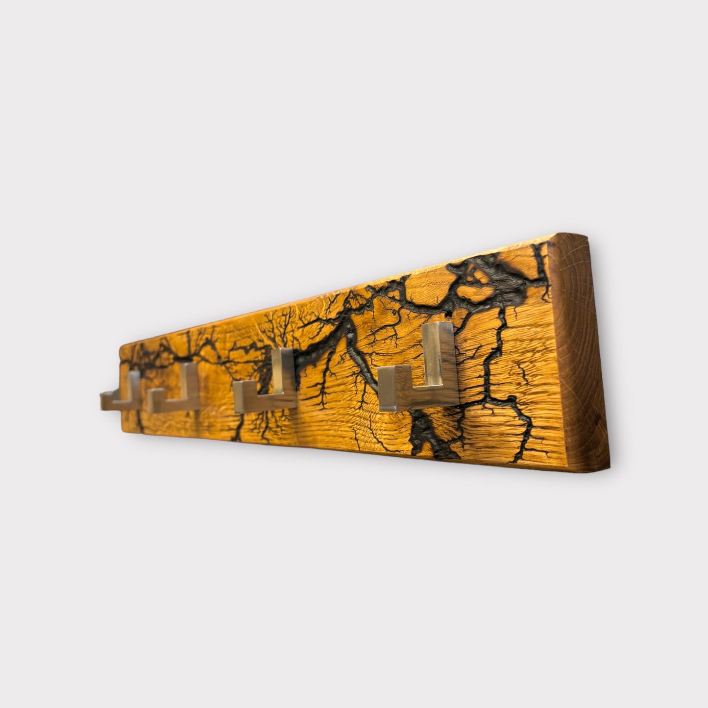 Handgefertigte Eichenholz-Garderobe mit Lichtenberg Muster Wandmontierte Kleiderhaken im Eleganten Stil Edelstahl gebürstet