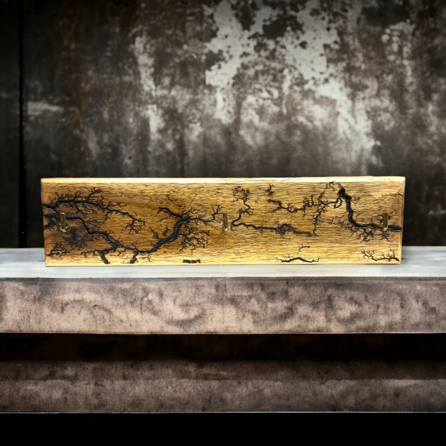 Schlüsselbrett aus Holz mit Lichtenberg-Muster Moderner Schlüsselhalter mit 3 Messing Haken Rustikal Design Key holder Weihnachtsgeschenk
