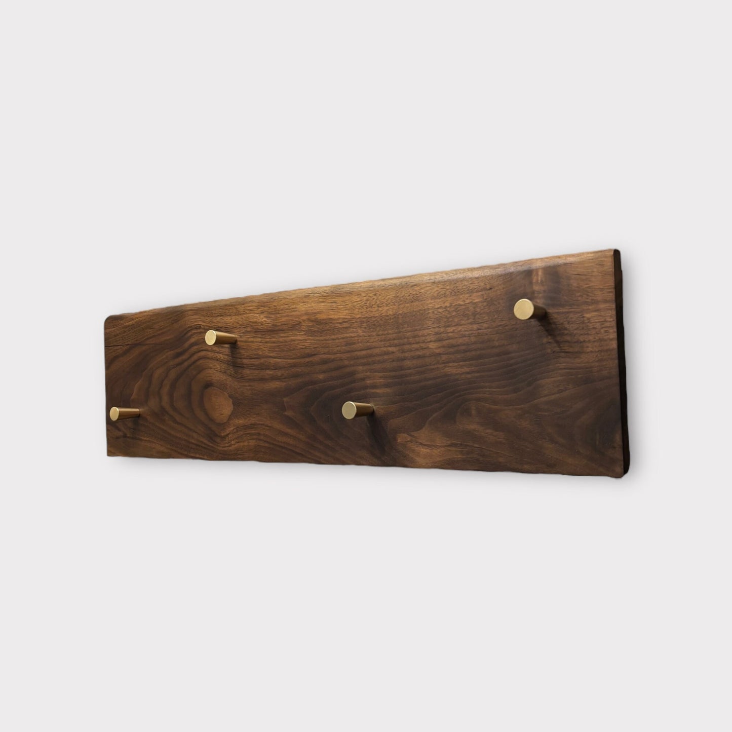 Designer Nussholz Wandgarderobe mit 4 konischen Messinghaken | Elegante Flurgarderobe | Handarbeit | Holzdesign-Ideen | Wooden Art