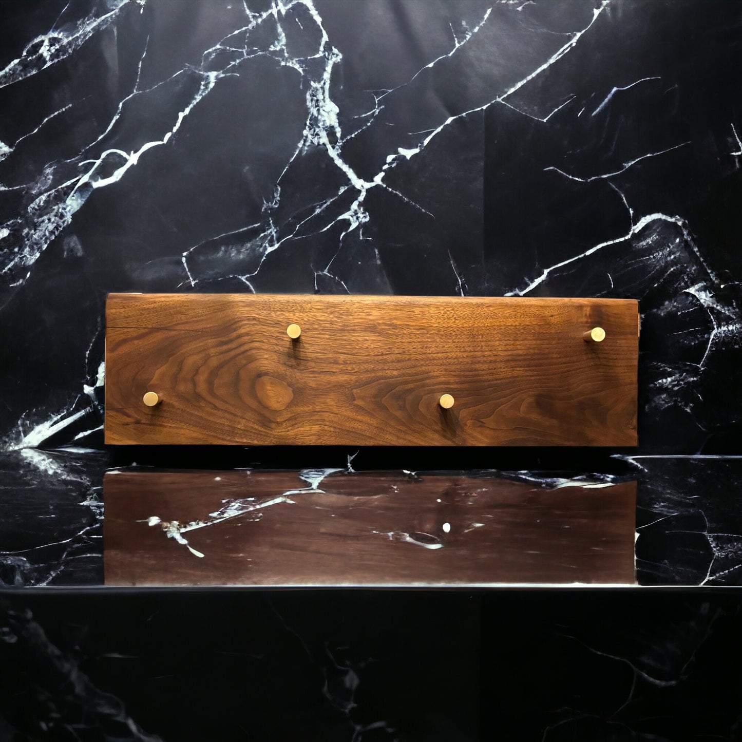 Designer Nussholz Wandgarderobe mit 4 konischen Messinghaken | Elegante Flurgarderobe | Handarbeit | Holzdesign-Ideen | Wooden Art