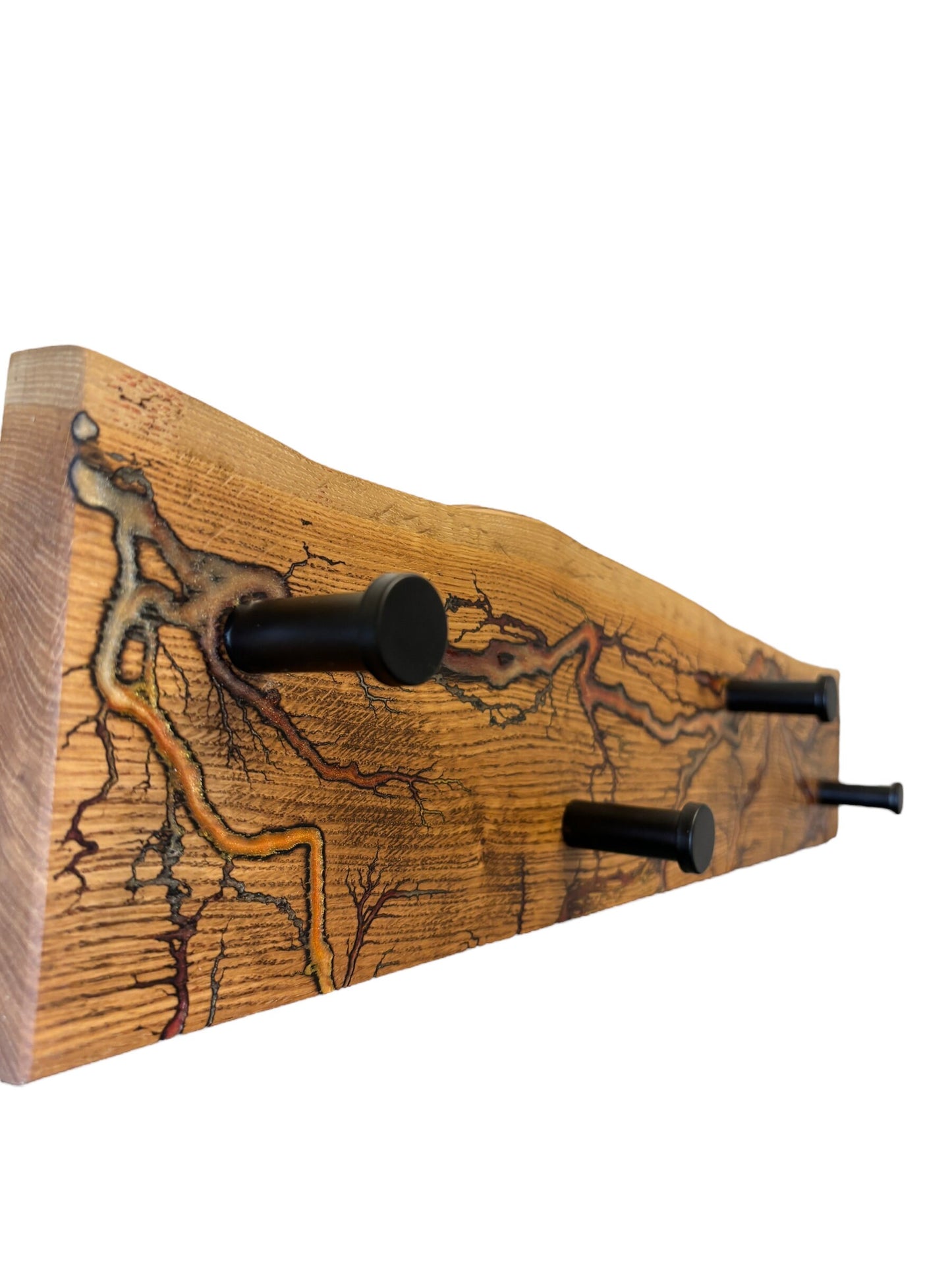 Eichenholz Wandgarderobe mit Epoxidharz & Lichtenberg-Figuren | Stilvolle Schwarze Haken für Elegantes Interieur Design | Blitzmuster Holz