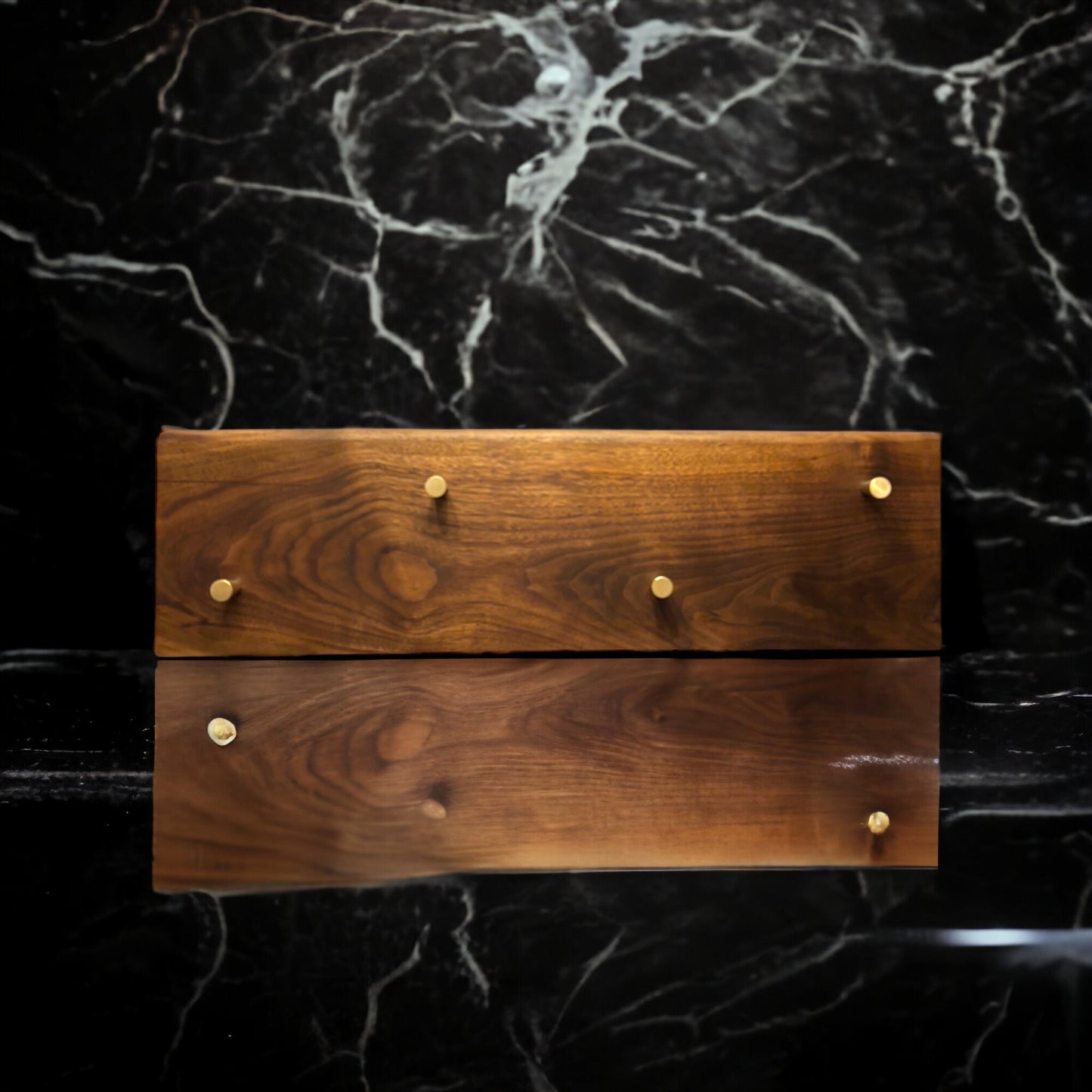Designer Nussholz Wandgarderobe mit 4 konischen Messinghaken | Elegante Flurgarderobe | Handarbeit | Holzdesign-Ideen | Wooden Art
