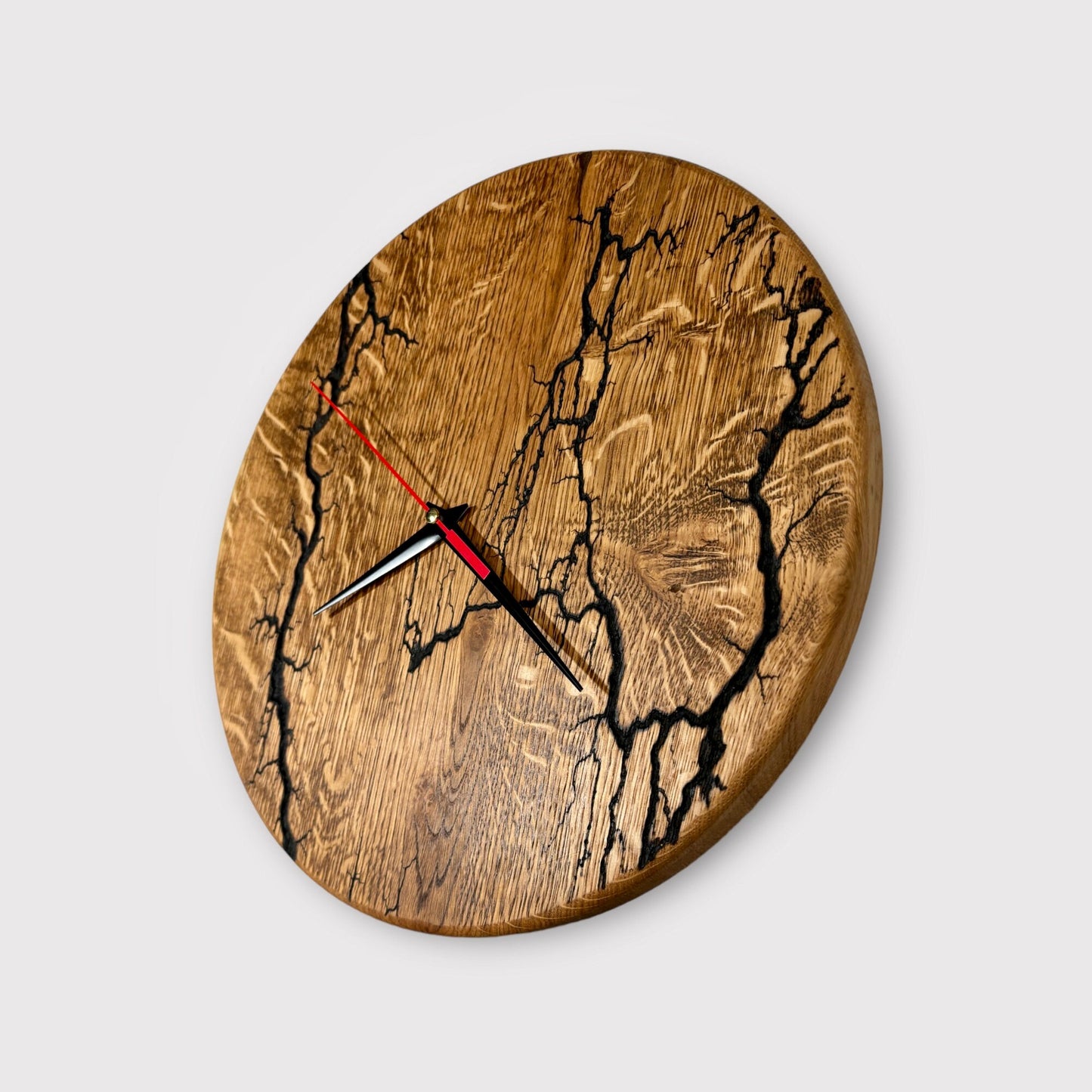 Einzigartige Eichenholz-Uhr, Handgefertigt mit Lichtenbergfiguren - Exklusive Wanddeko