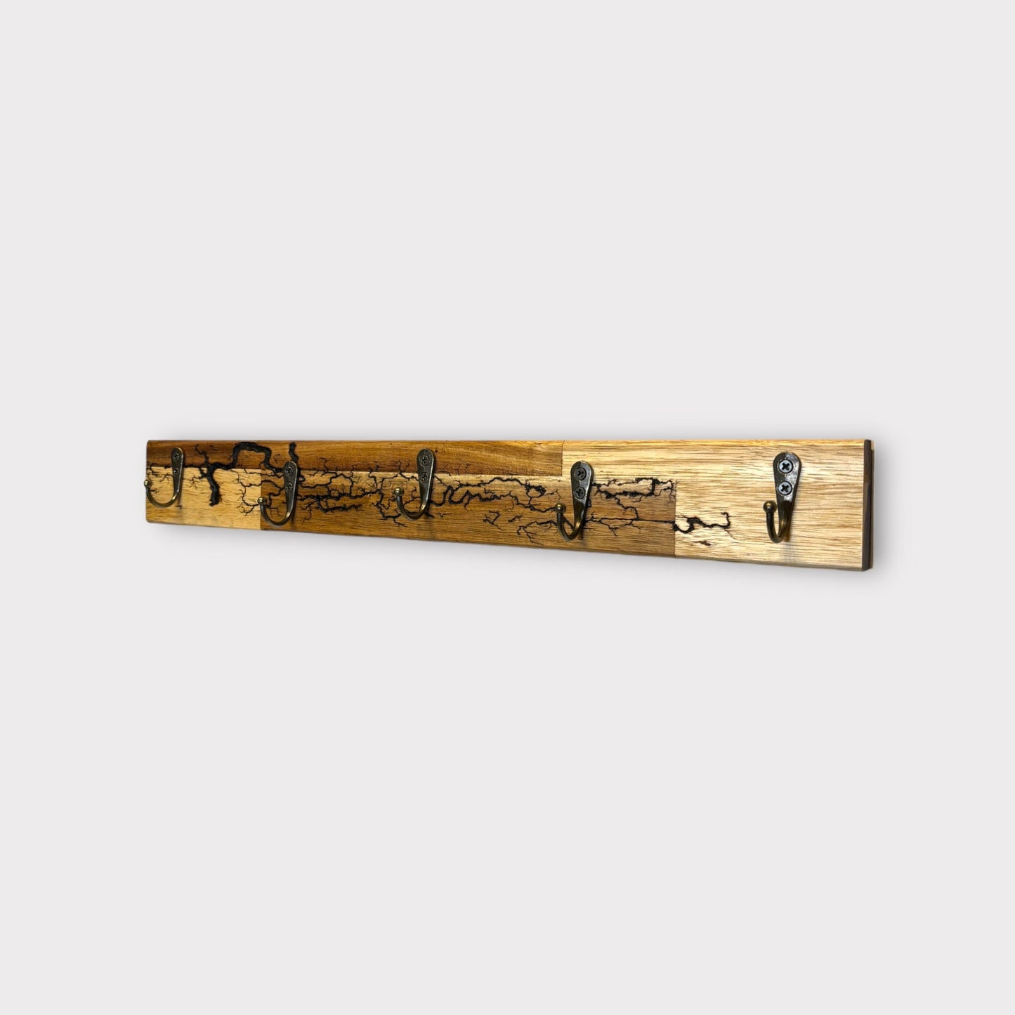 Holzbrett mit 5 Messing Haken Küchenorganizer Schlüsselbrett Handgefertigt Wanddekor vielseitig einsetzbar Lichtenbergfiguren Holz brennen