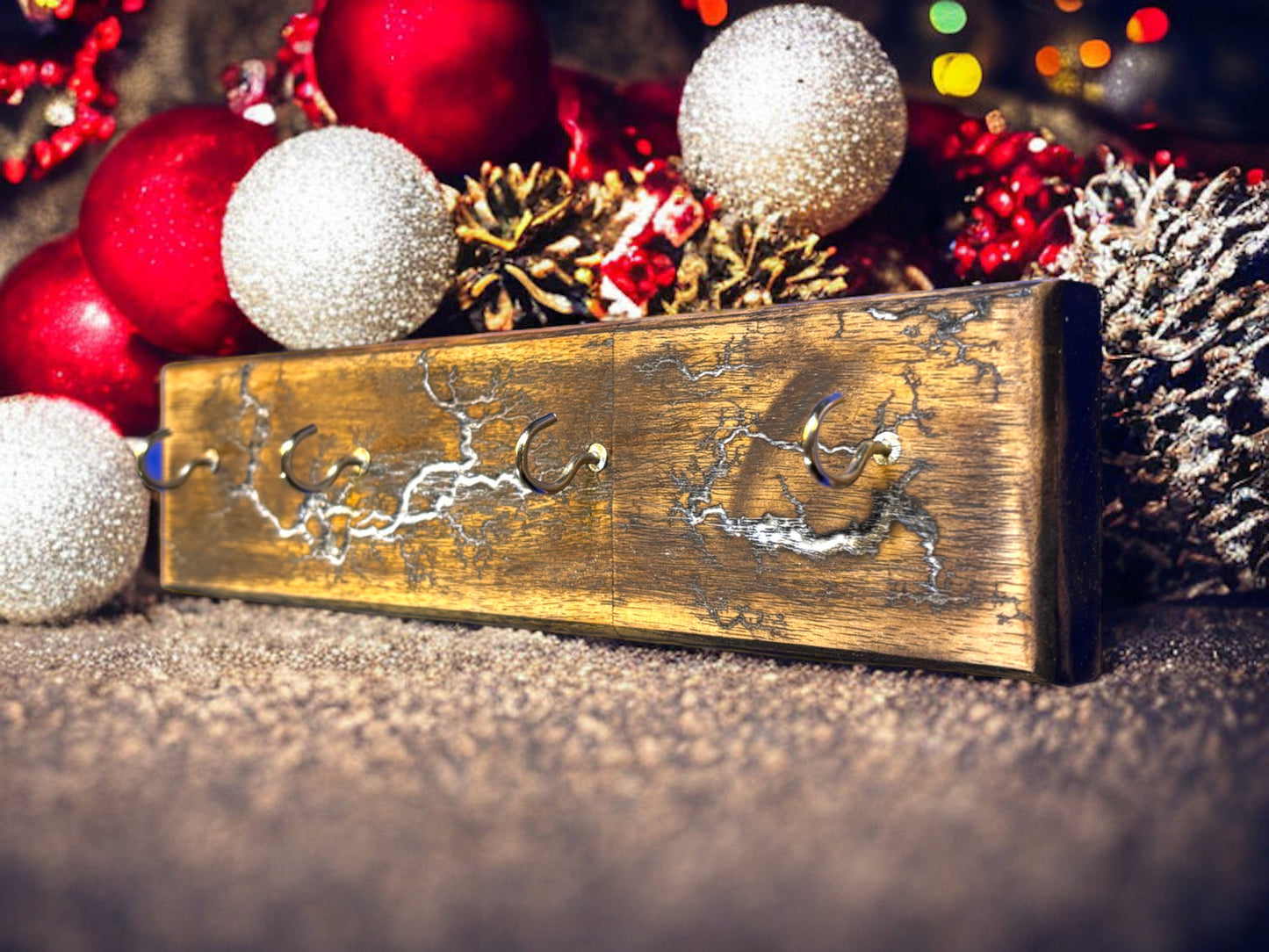 Schlüsselablage aus Massivholz mit Lichtenberg-Muster Moderner Schlüsselhalter mit 4 Haken Zeitloses Design Key holder Weihnachtsgeschenk